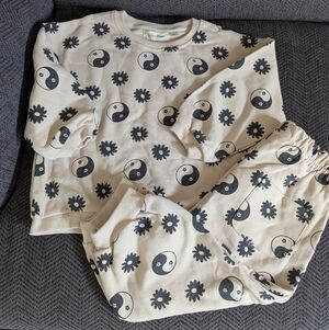 Indy And Pippa Yin Yang Sweat Suit Crewneck Sweatshirt And Pants 3T
